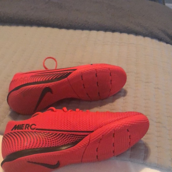 Nike Mercurial Running/Track Shoe! Super super lightweight and comfortable! - Picture 2 of 3